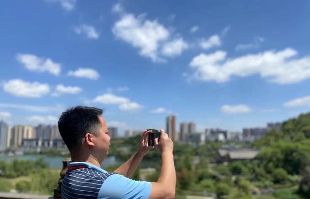 良好的生態(tài)為綠色發(fā)展鋪平道路！貴陽(yáng)生態(tài)文明建設(shè)引來(lái)嘉賓點(diǎn)贊.jpeg