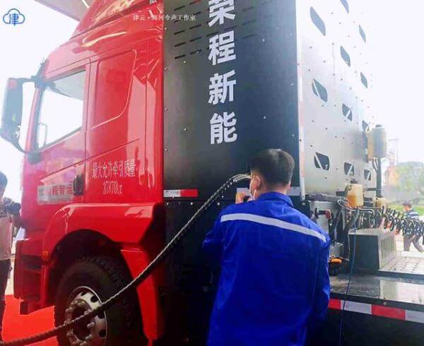 看，氫氣重卡來了！天津貨運零排放示范助力“雙碳”.jpg