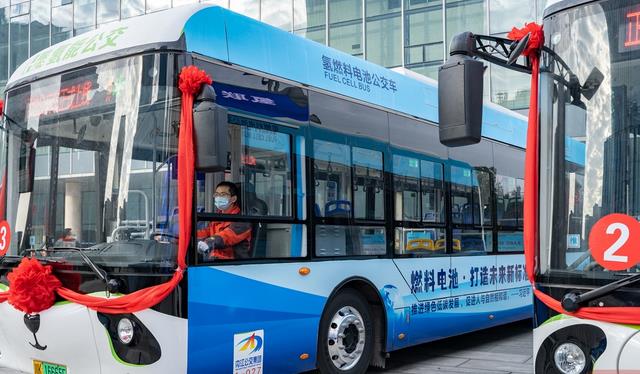 建設(shè)“川南氫港”，內(nèi)江開通了西部第一條氫燃料電池重卡示范線.jpg