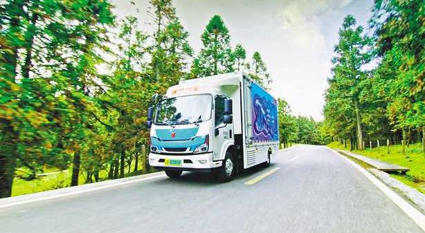 攜手推進(jìn)汽車、電子信息等產(chǎn)業(yè)，共建成渝氫走廊，廣泛開展互采互供一鏈合作，推動(dòng)川渝經(jīng)濟(jì)高質(zhì)量發(fā)展.jpg