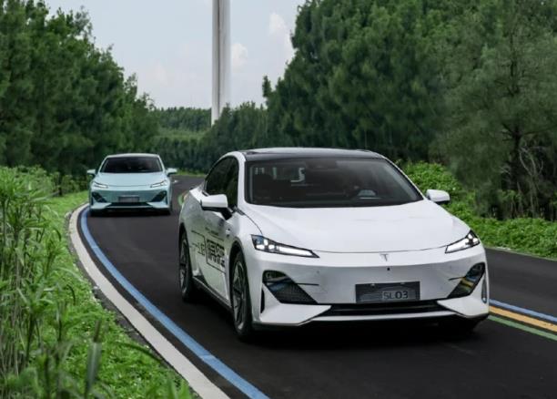 長(zhǎng)安深藍(lán)SL03上市16.89萬起售，氫電版69.99萬元！