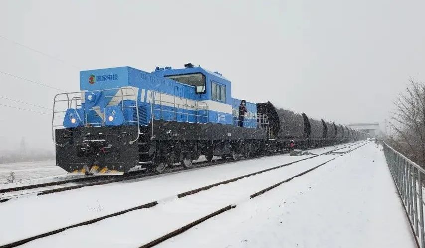 中國首臺(tái)氫燃料電池混合動(dòng)力機(jī)車安全運(yùn)行2萬多公里.jpg