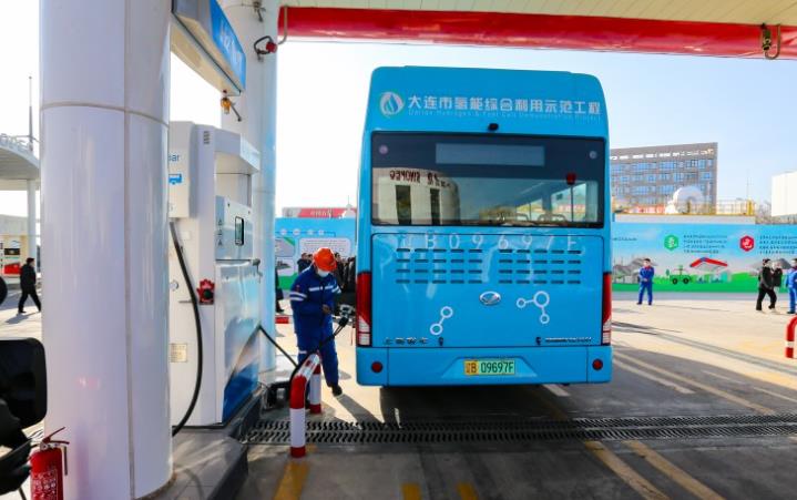 對(duì)比傳統(tǒng)方式成本降低20%以上，我國(guó)首個(gè)甲醇制氫加氫一體站投用.jpg