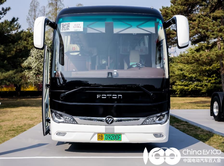 亮相高級別會議，歐輝氫燃料客車出征2023百人會展現(xiàn)中國“氫”能力.jpg