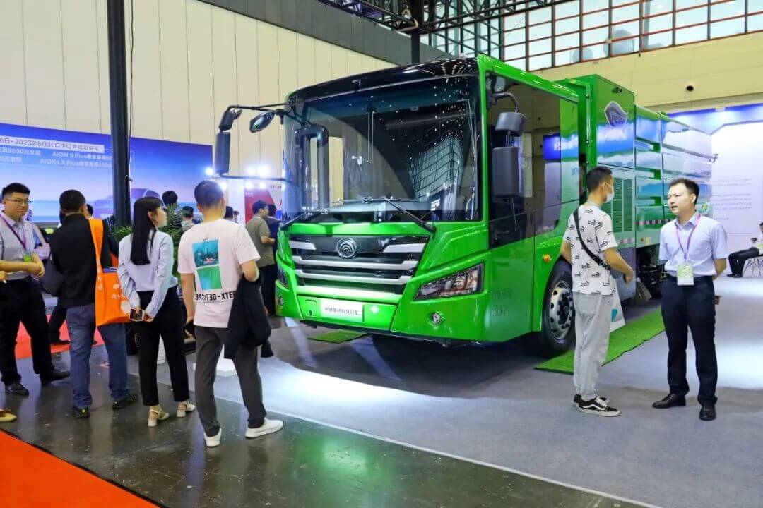 宇通新能源產(chǎn)品亮相2023第十一屆鄭州國際新能源汽車博覽會.jpg